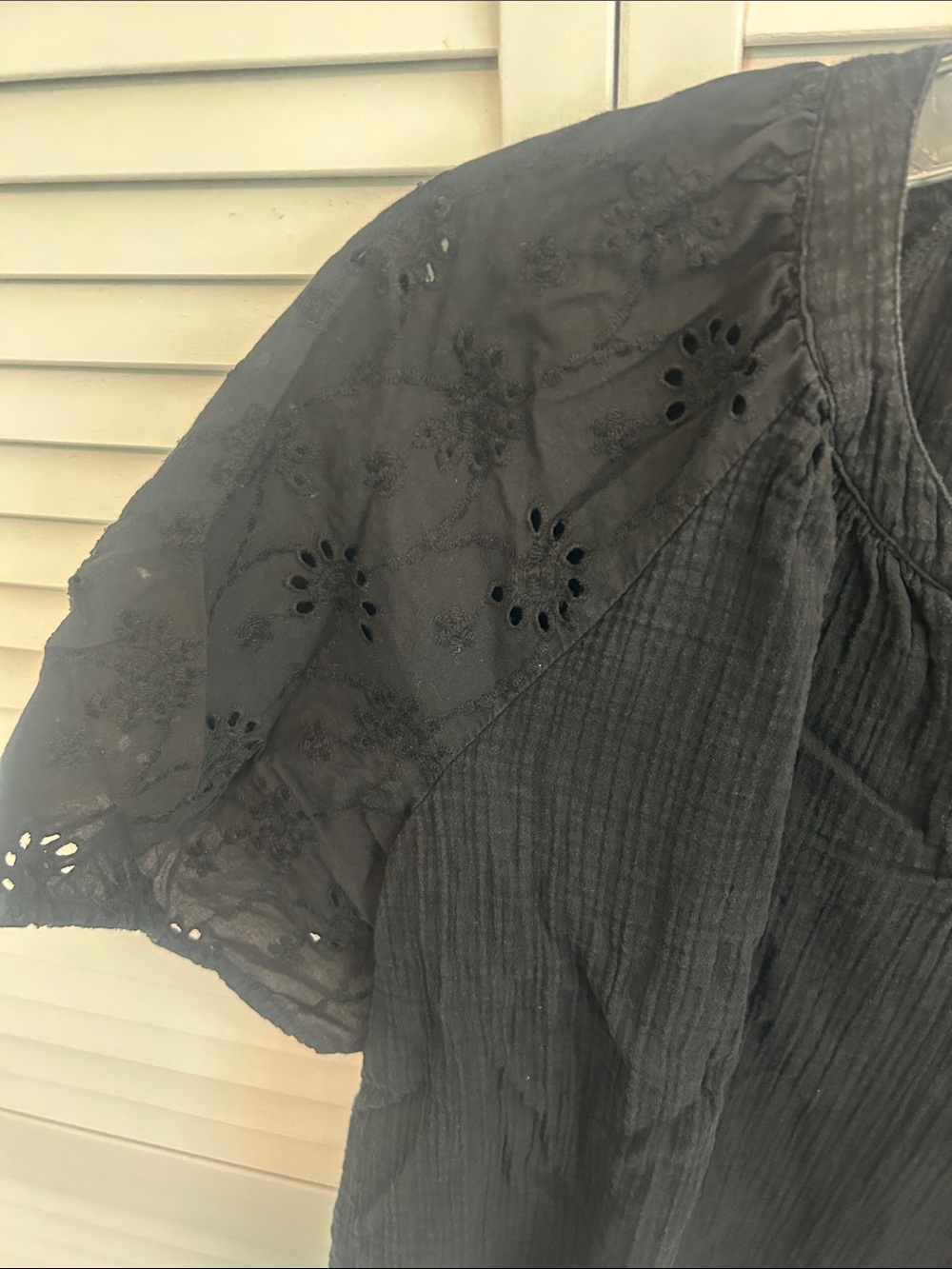 Wonderly Black Eyelet Puff-Sleeve Blouse - Picture 2 of 4